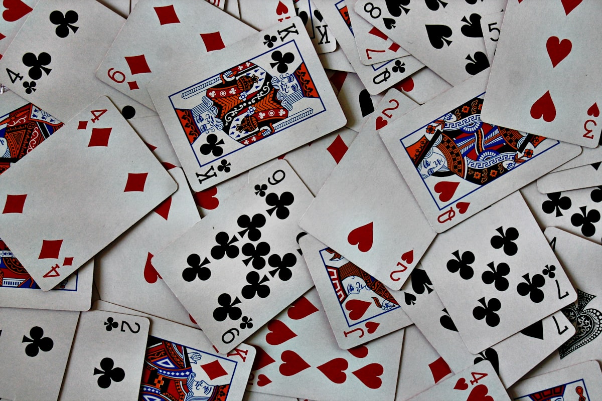 AI vs Human Dealers at VOSLOT.APP Philippines 2026: Who Should Deal Your Cards?
