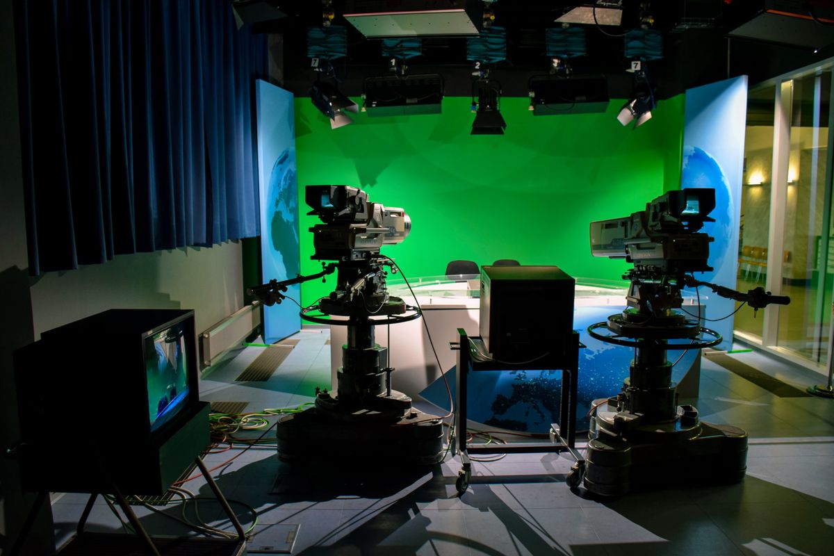 How Live Dealer Games Are Filmed: A VOSLOT.APP Studio Tour for Filipino Players (2026)